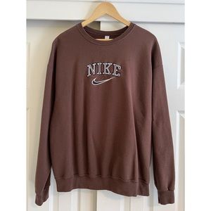 Embroidered Nike logo crewneck